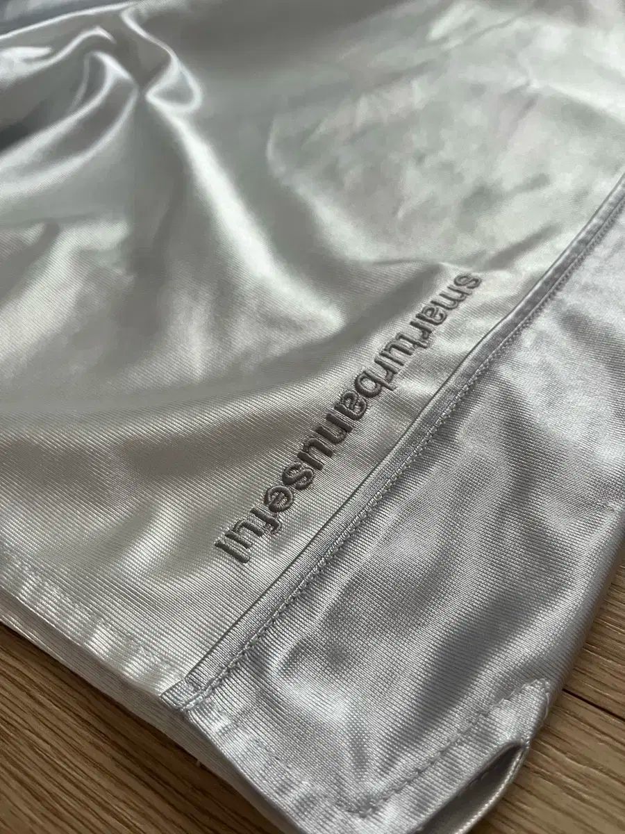 トラックショーツ