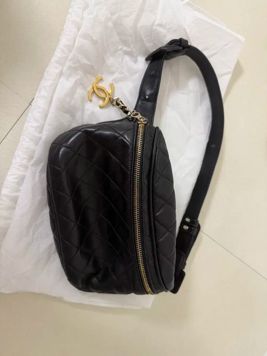 シャネル キルティング ブラック ヒップバッグ ベルトバッグ ゴールド ロゴ