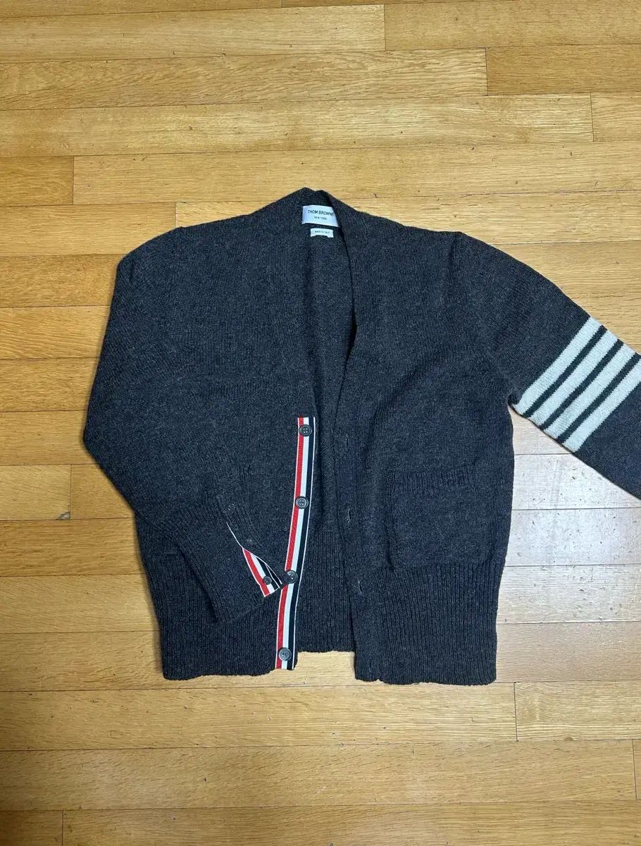 3サイズ 1回着 トム ブラウン シャトルランド 4本線カーディガン チャコール