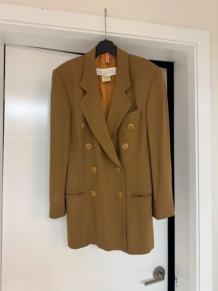 escada エスカーダ ダブルブレスト ジャケット キャメル セットアップ