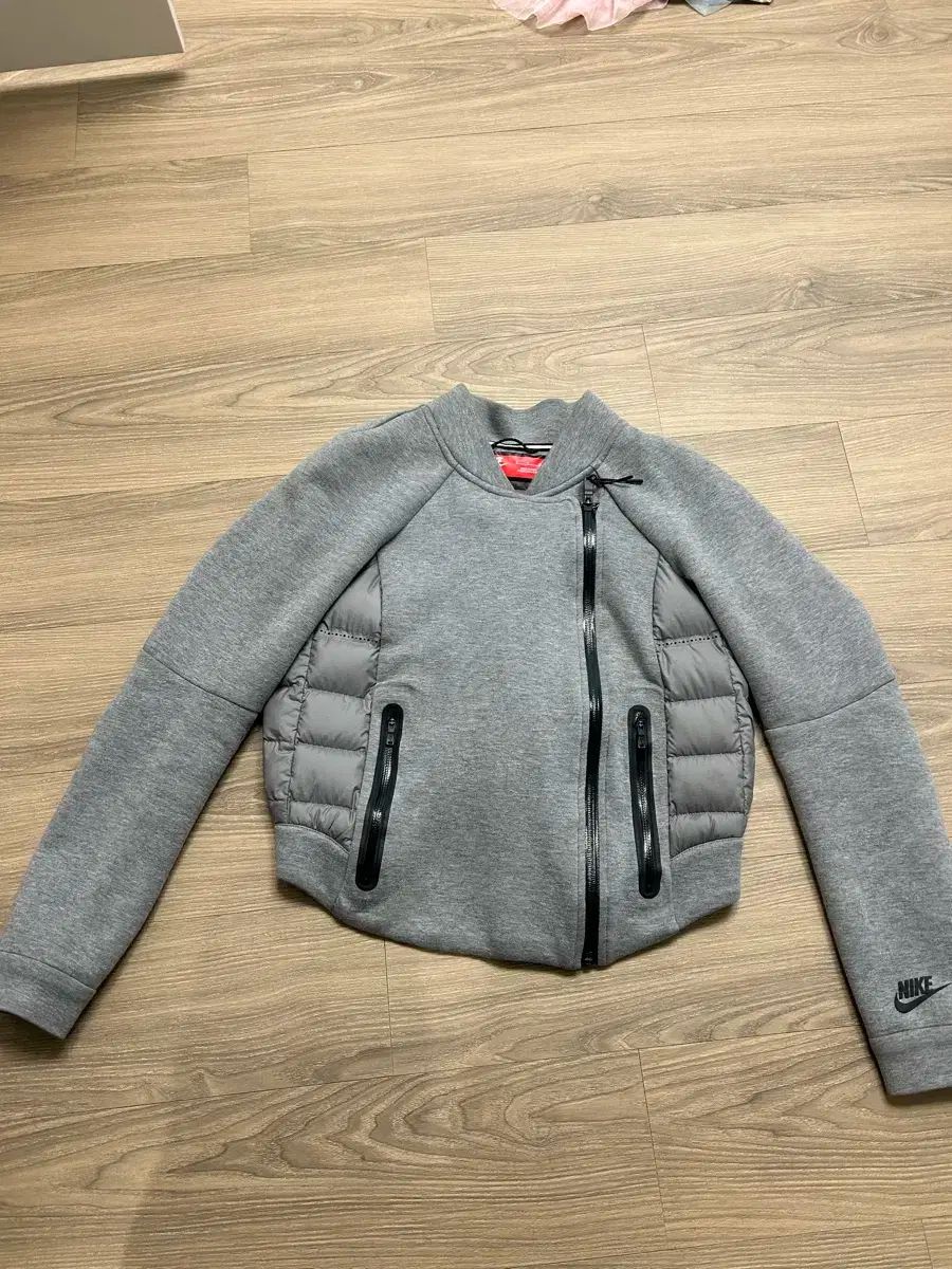 ナイキ テックパック フリース エアロロフト ジップアップ S