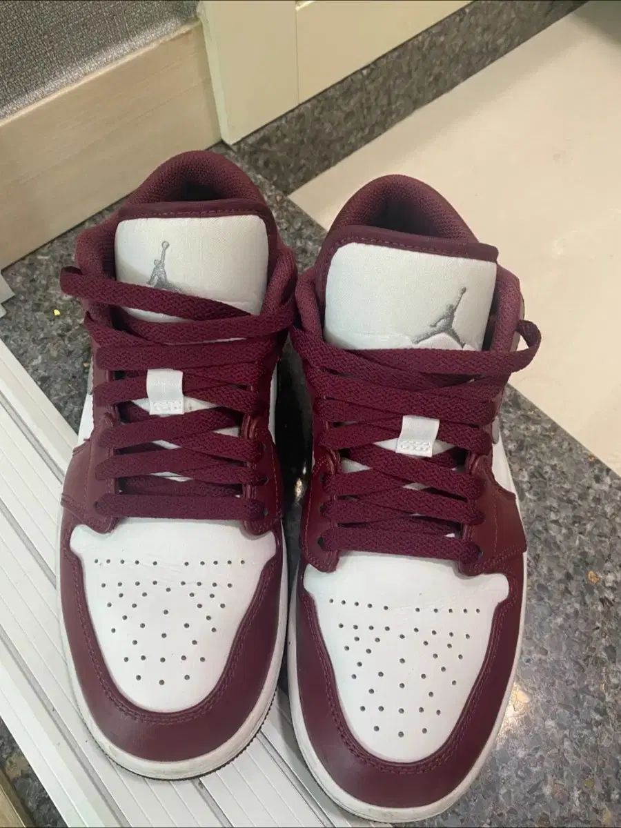 ナイキ ジョーダン1 ロー チェリーウッドレッド