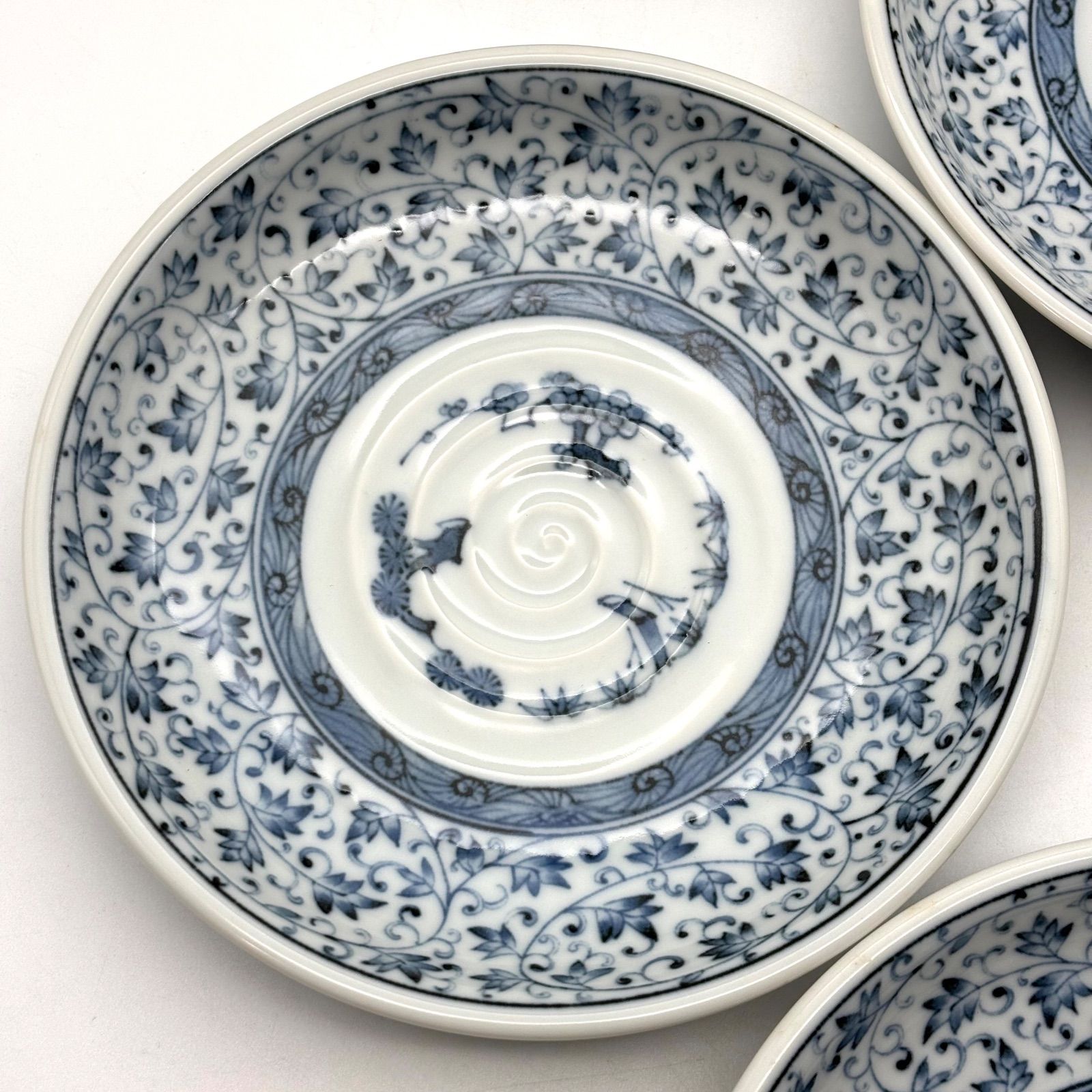 【未使用】美濃焼　龍峰窯　染付松竹梅木 瓜皿　3枚 昭和レトロ 花風流 龍峰窯】古伊万里唐草 和皿揃 / 美濃焼 三洋陶器 龍峯窯 染付花 から