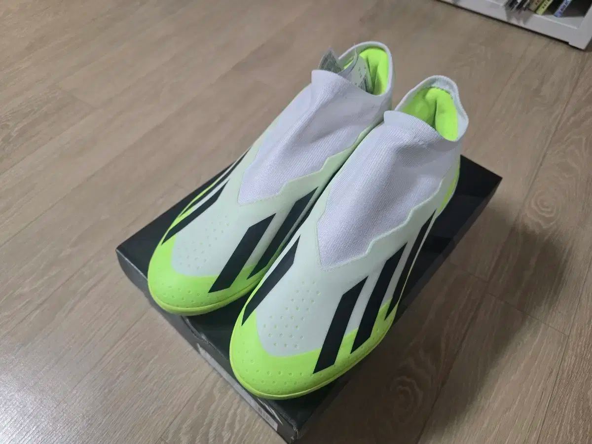 アディダス xcrazyfast サッカーシューズ フットサルシューズ 270