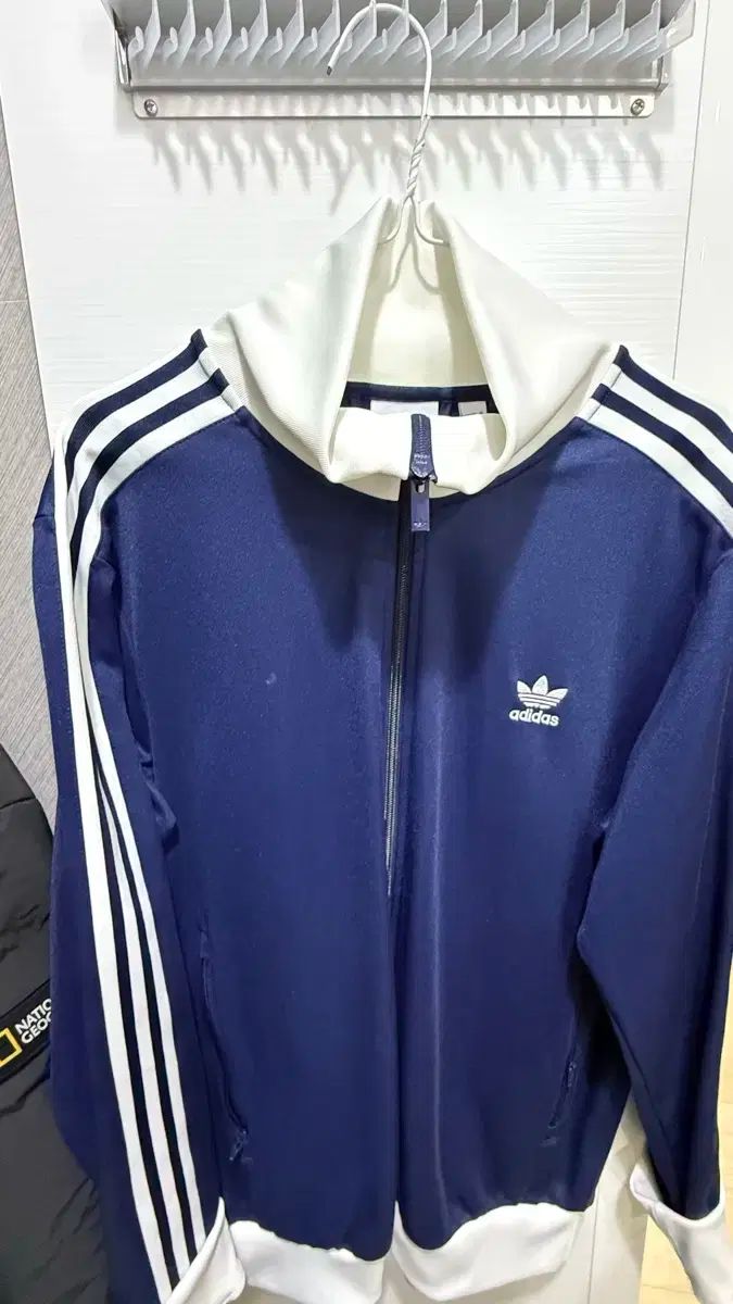 アディダス 3本線 トラックジャージ ネイビー 白