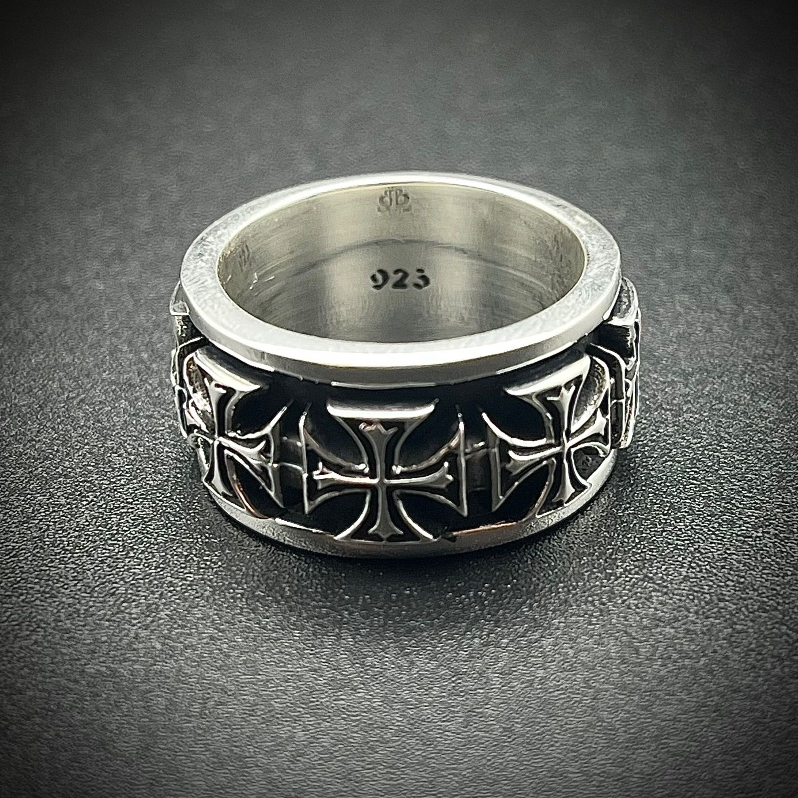 シルバー925 リング アイアンクロス 回転リング 19号 21号 23号 回るリング 指輪 クロス sv925 925刻印 男女兼用 銀 スピナーリング シャトルリング 燻し銀 バイカー ロック シルバー 925刻印