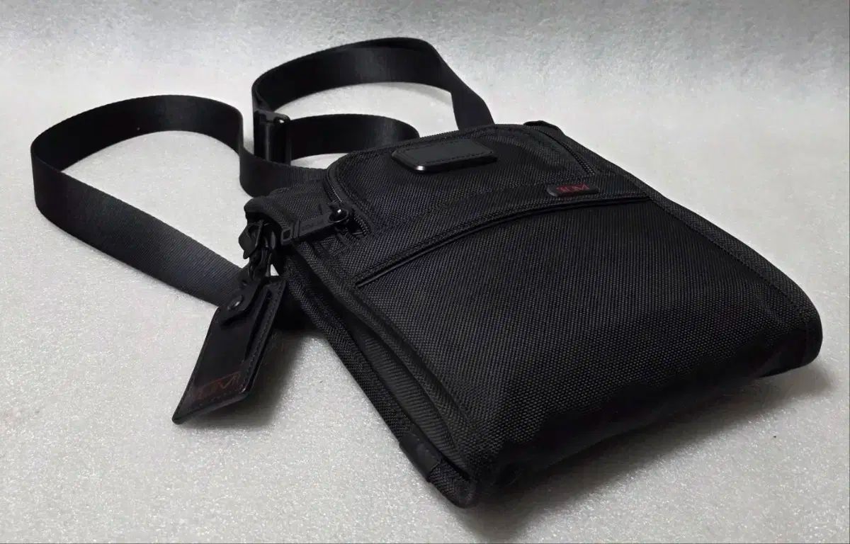 トゥミ TUMI アルファ3 ポケット バッグ スモール 22303110DO クロスバック