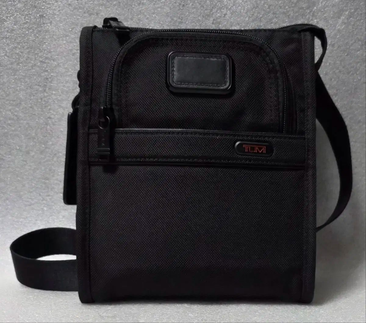 トゥミ TUMI アルファ3 ポケット バッグ スモール 22303110DO クロスバック