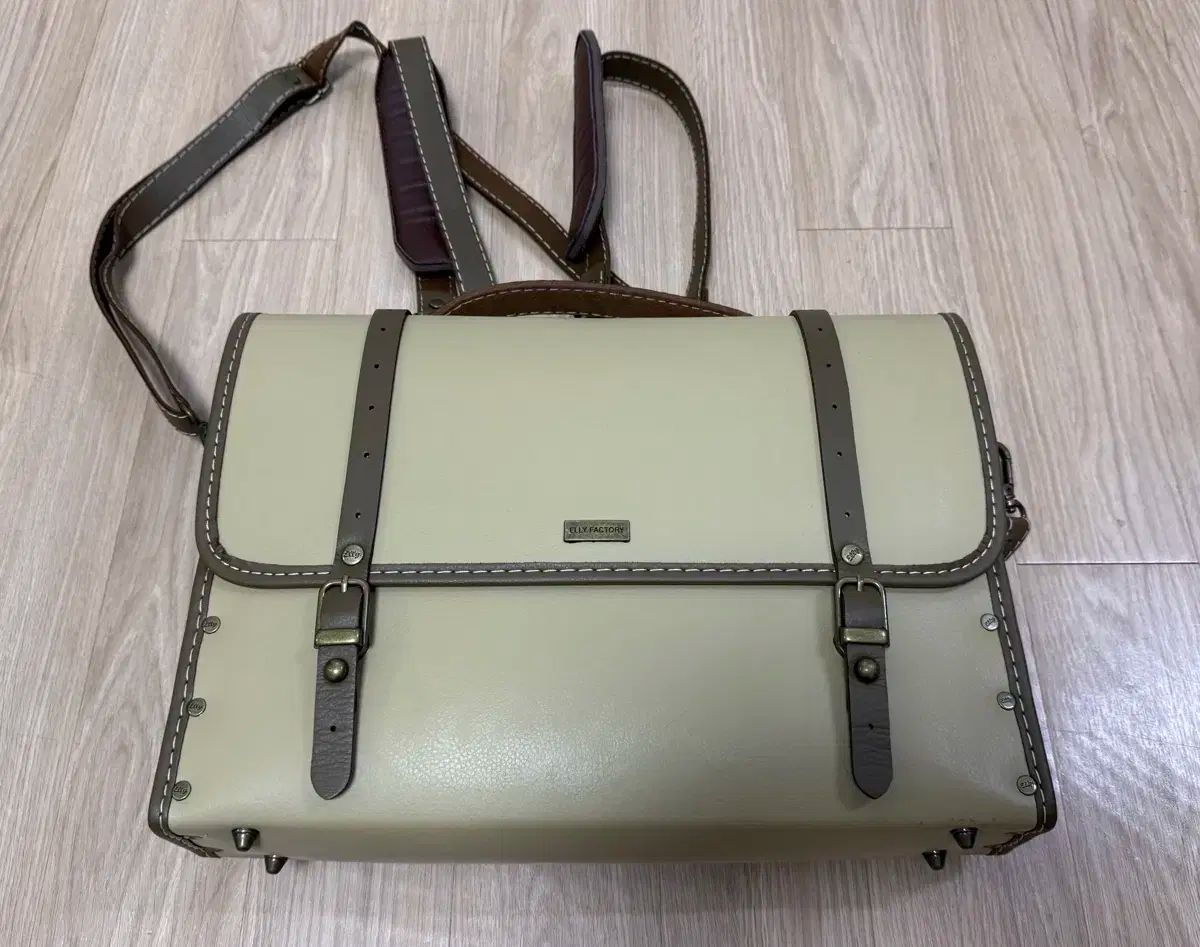 エリファクトリー PLUTO 14 ロンドンベージュ ノートパソコン バッグ