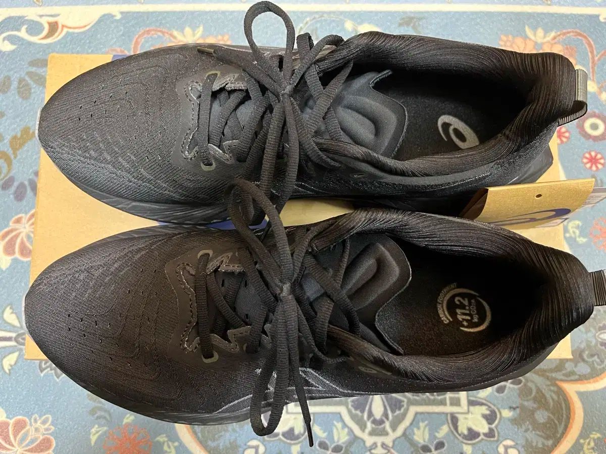 アシックス ノヴァブラスト4 ブラック 275