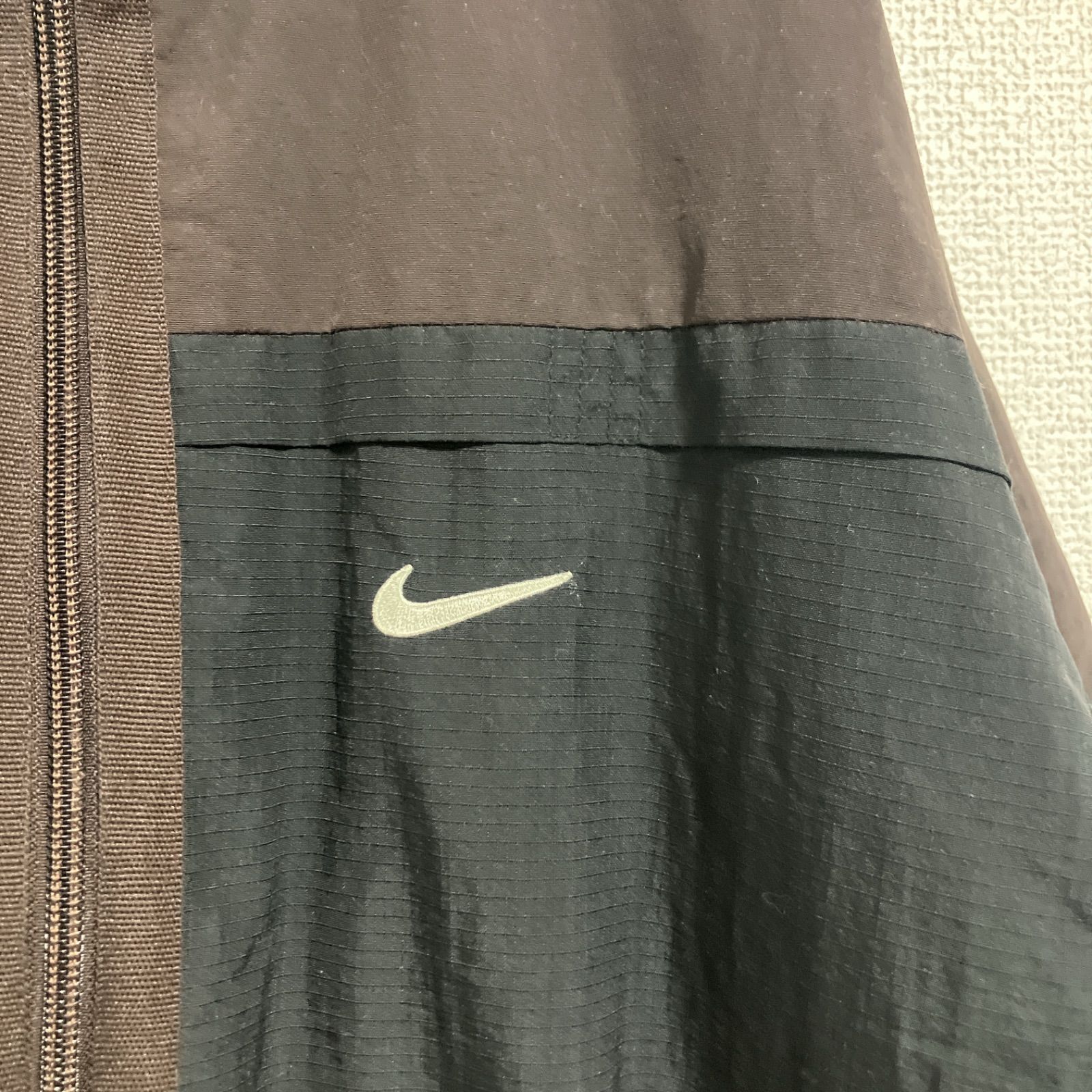 銀タグ】90s NIKE ナイキ 首元ロゴ刺繍 厚手 ナイロンジャケット 黒茶