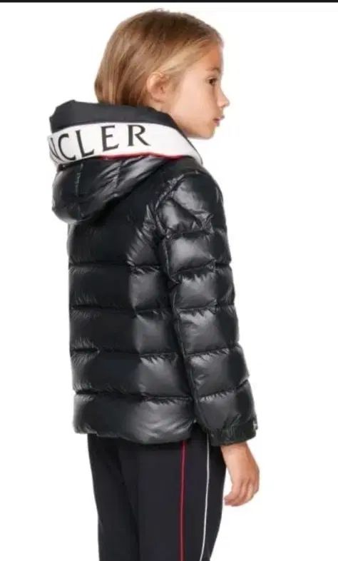 モンクレール キッズ ブラック ダウン アウター 14 A 成人