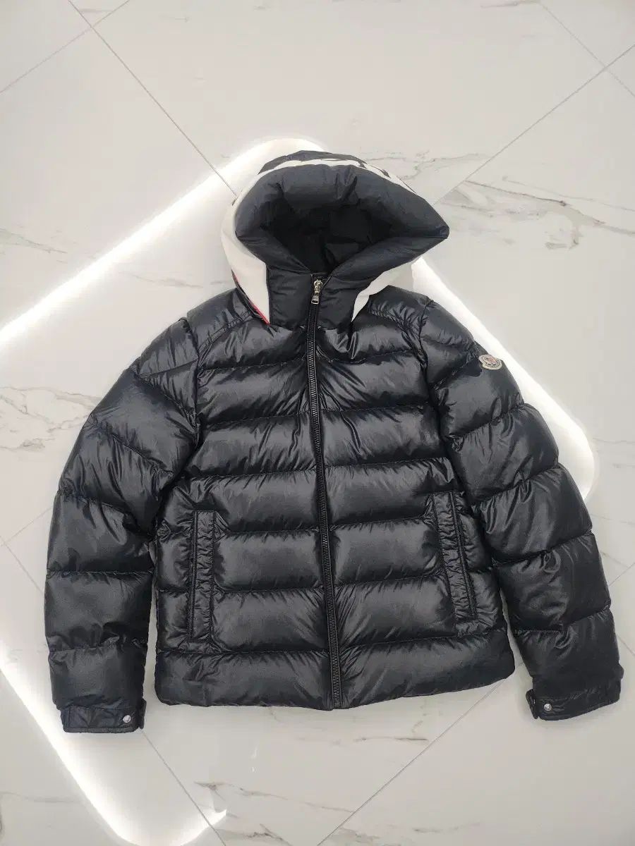 モンクレール キッズ ブラック ダウン アウター 14 A 成人
