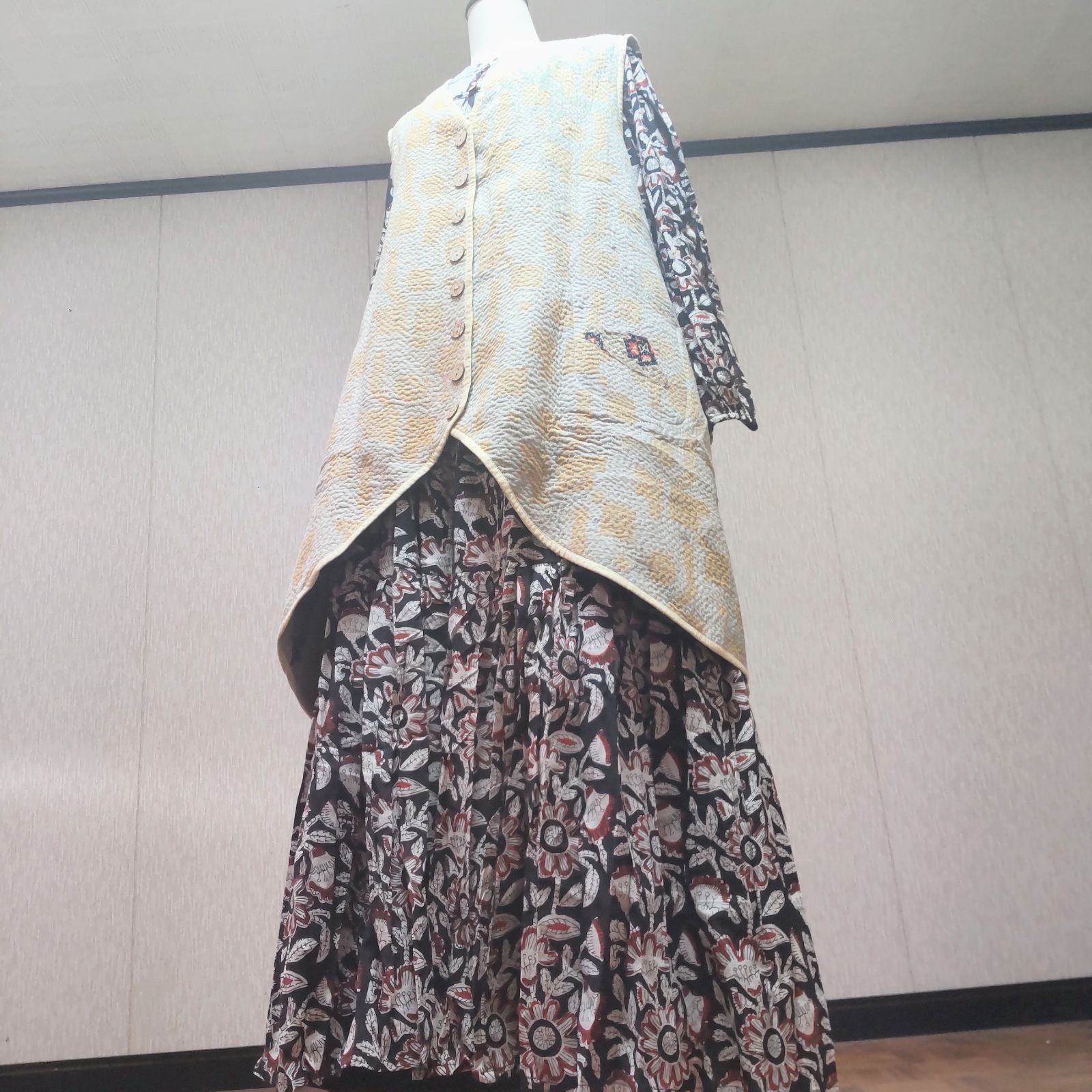 1 グドゥリー ロングベスト ジャケット ヴィンテージ パッチワーク カンタ刺繍 ボロ インド ビンテージ BORO アンティーク シャビーシック ラリーキルト 手縫い 刺し子 ハンドメイド 刺子