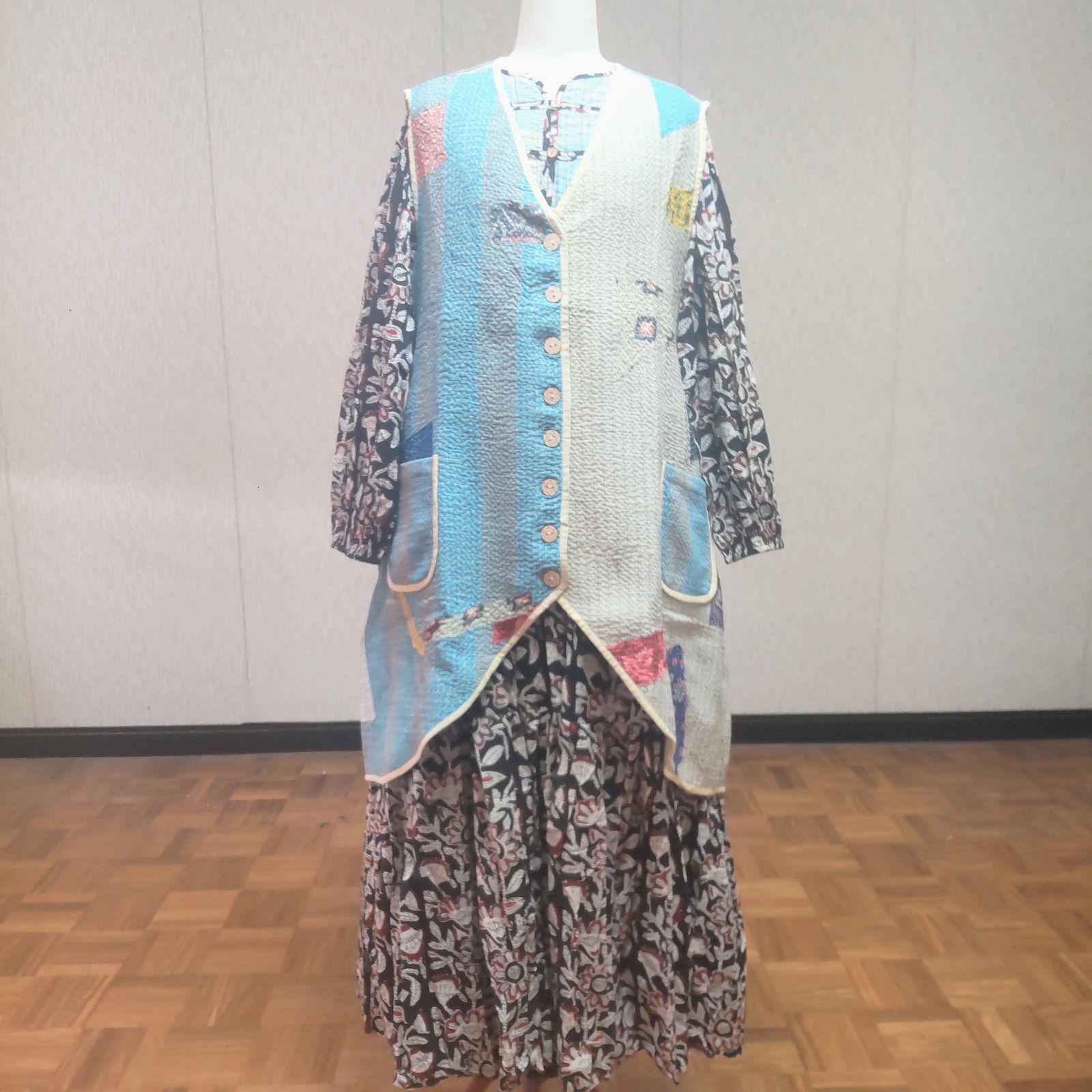 1 グドゥリー ロングベスト ジャケット ヴィンテージ パッチワーク カンタ刺繍 ボロ インド ビンテージ BORO アンティーク シャビーシック ラリーキルト 手縫い 刺し子 ハンドメイド 刺子