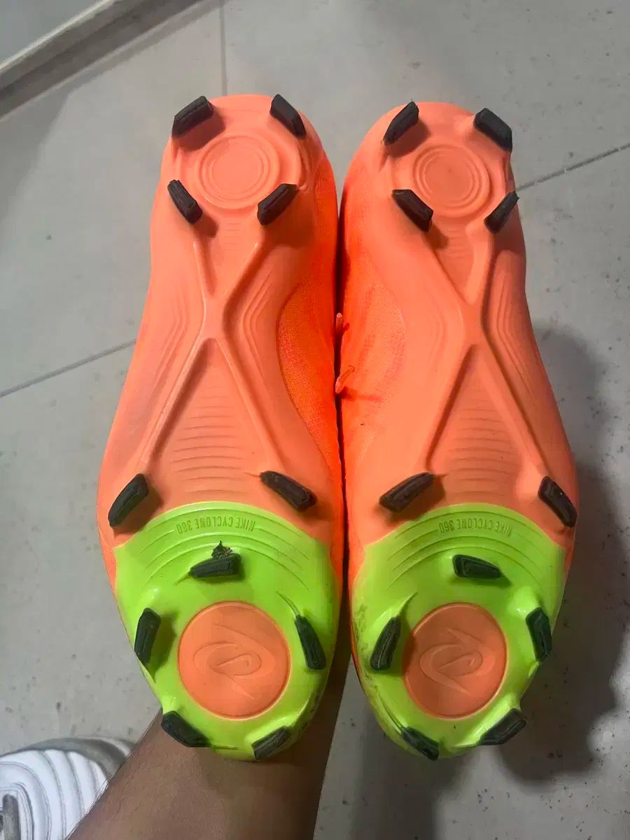 ナイキ FANTOM ルーナ NU FG 270