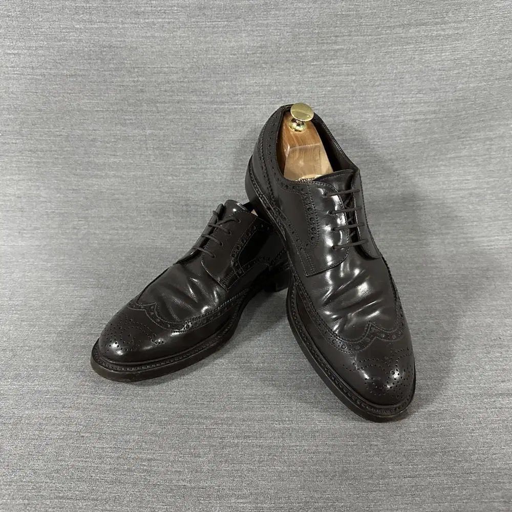 プラダ ウイングチップ ブランド靴 メンズ 9 s1031