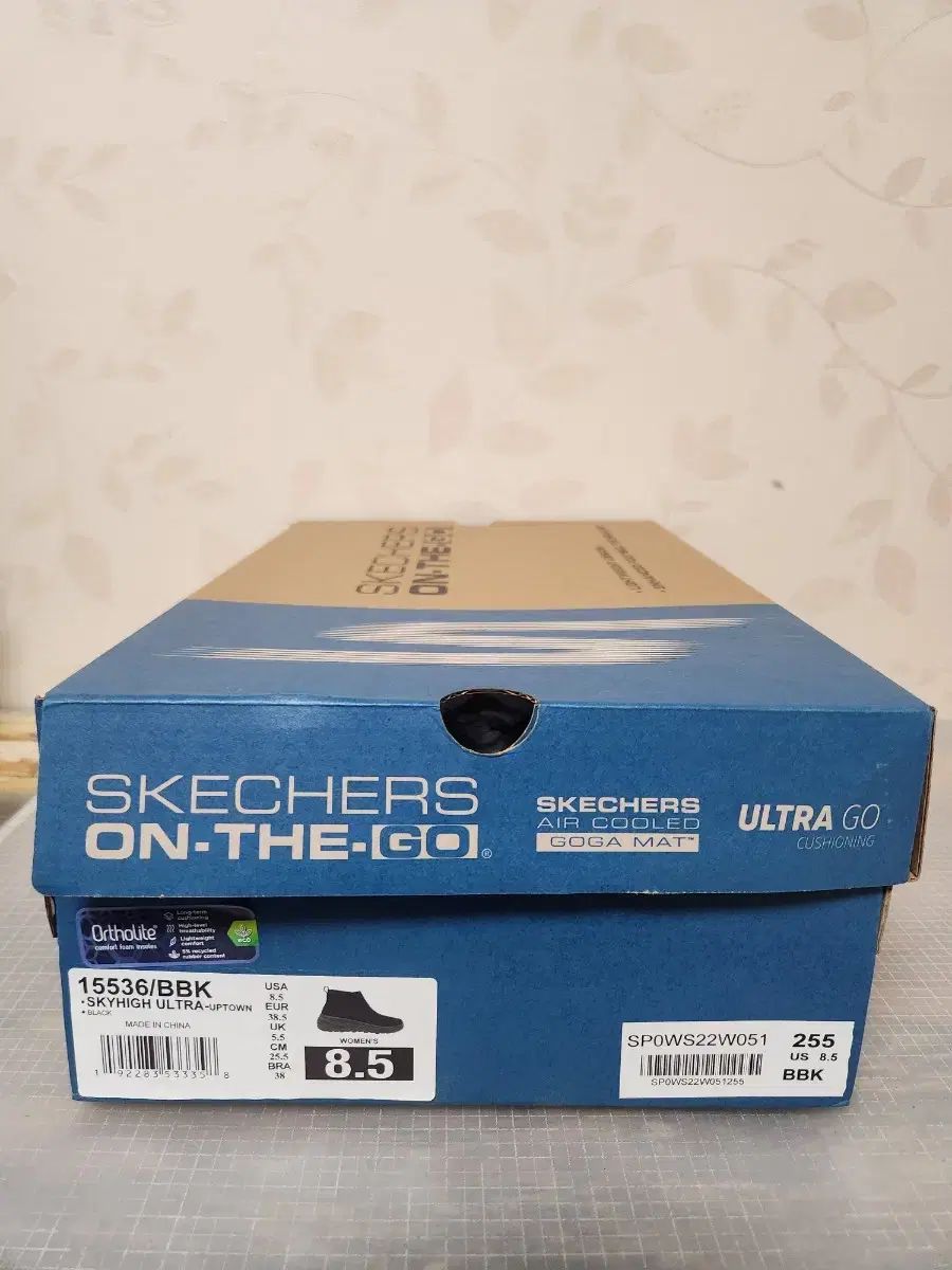 スケッチャーズ ON-THE-GO レディース ブーツです