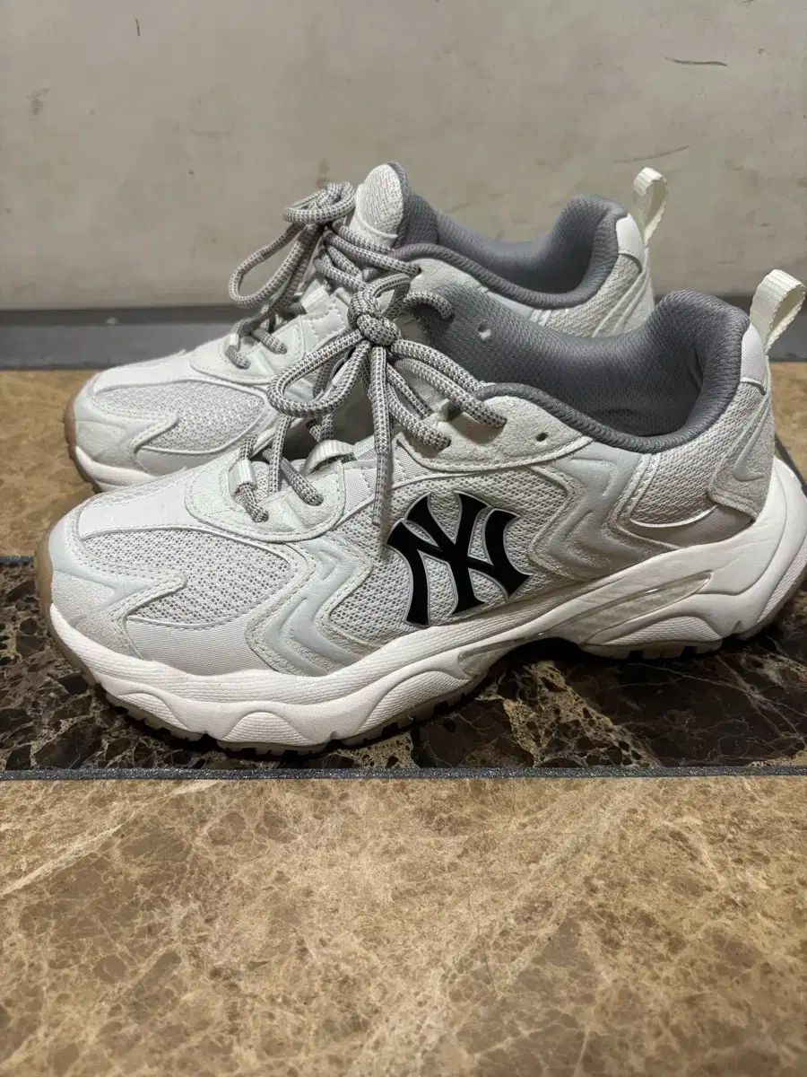 MLB レディーススニーカー 250サイズ 2回着用