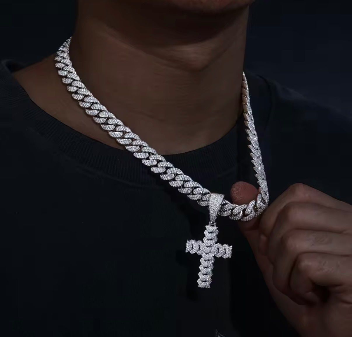 ロゴ　ネックレス　スワロフスキー　マイアミキューバン　y2k ロゴ ネックレス スワロフスキー マイアミキューバン y2k キラキラ