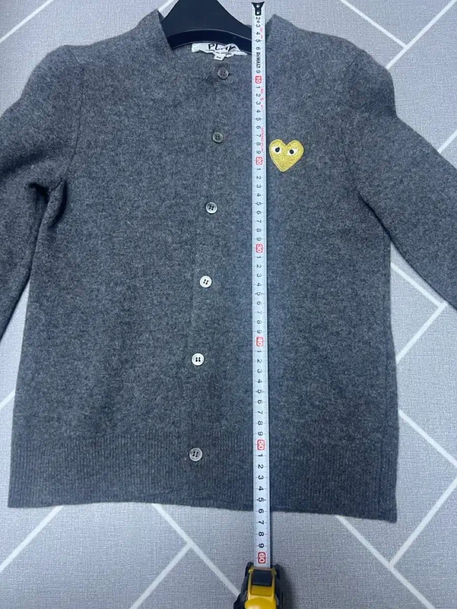 グレー カーディガン