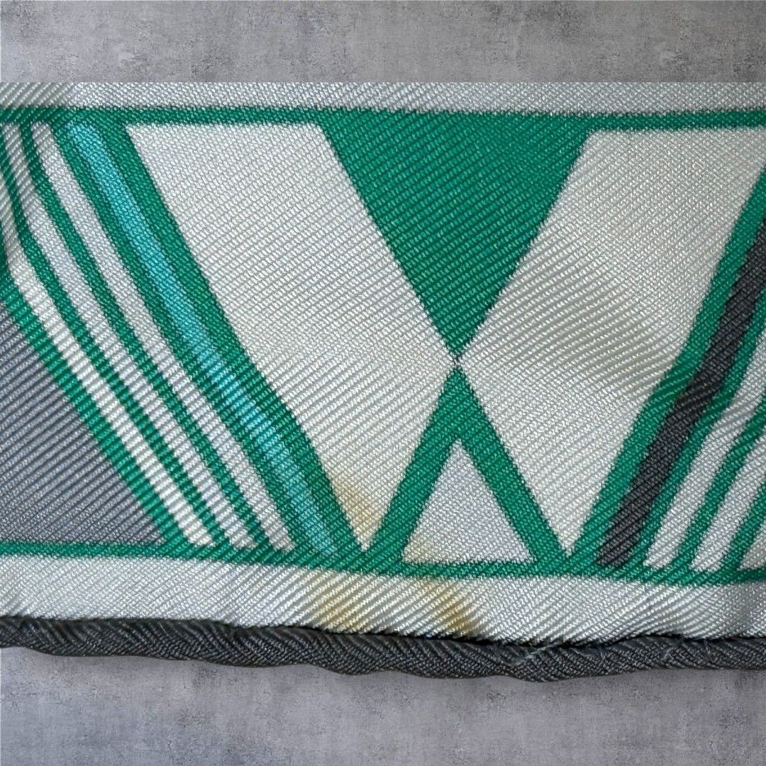 EMILIO PUCCI　エミリオプッチ　 幾何学模様 　シルクスカーフ 楽天市場】EMILIO PUCCI エミリオプッチ幾何学柄 シルク サテン