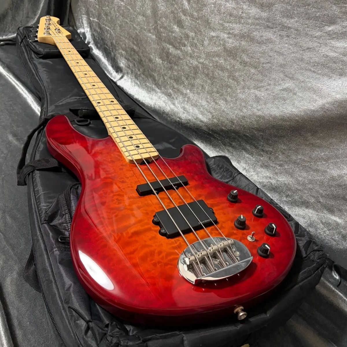 LAKLAND SK-4 DX Skyline Japanシリーズ バルトリーニPU プリアンプ搭載 定価170 500円 エレキベース