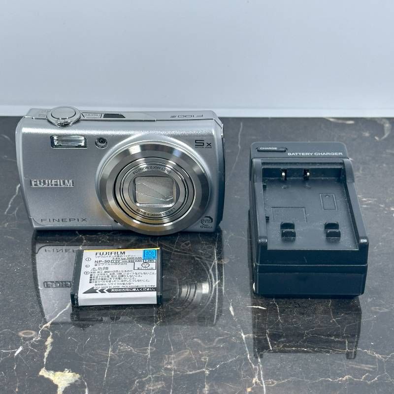 美品】Fujifilm FinePix F100fd シルバー 高感度・手ブレ補正搭載