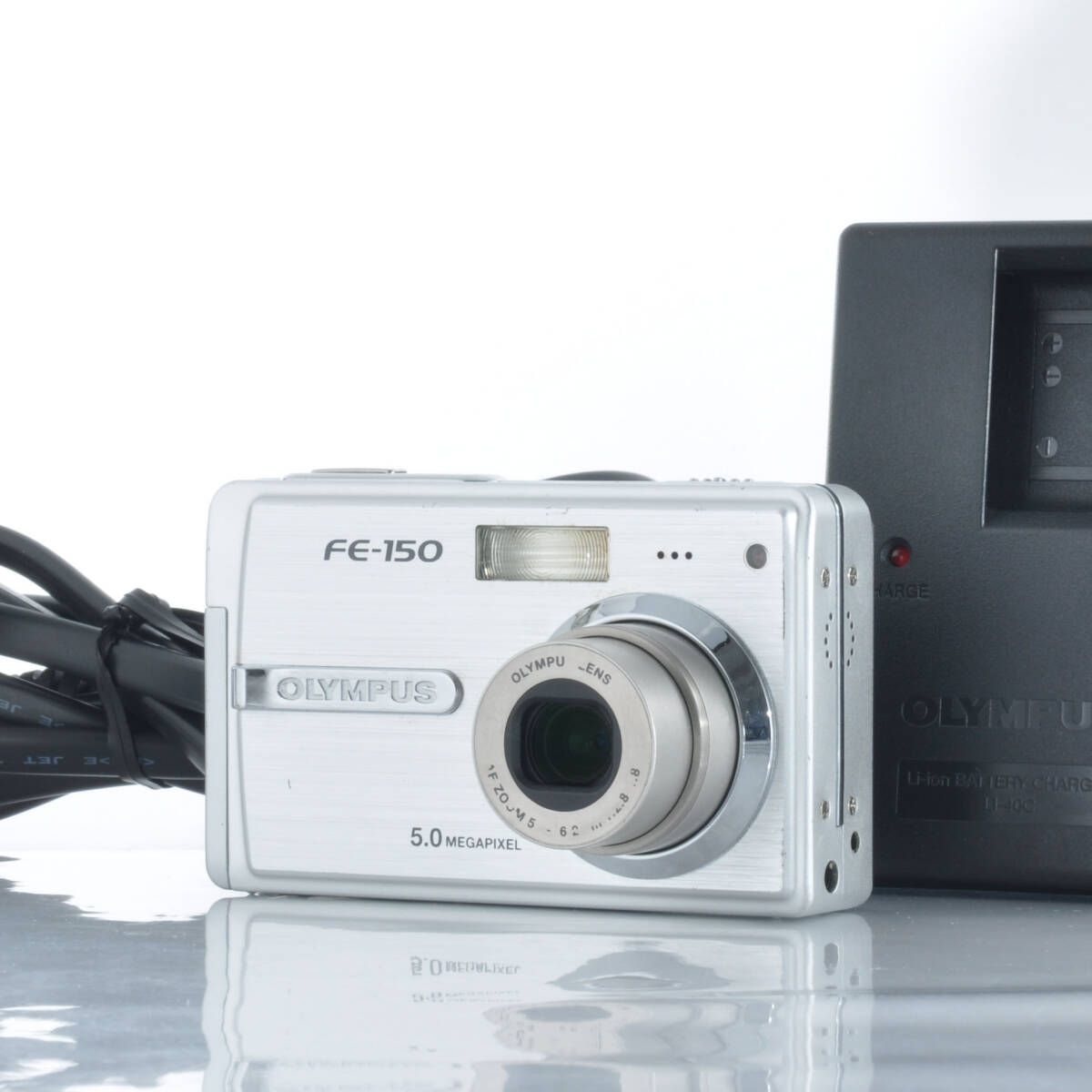 オリンパス OLYMPUS FE-150 コンパクトデジカメ バッテリー 充電器付き 動作品 J685