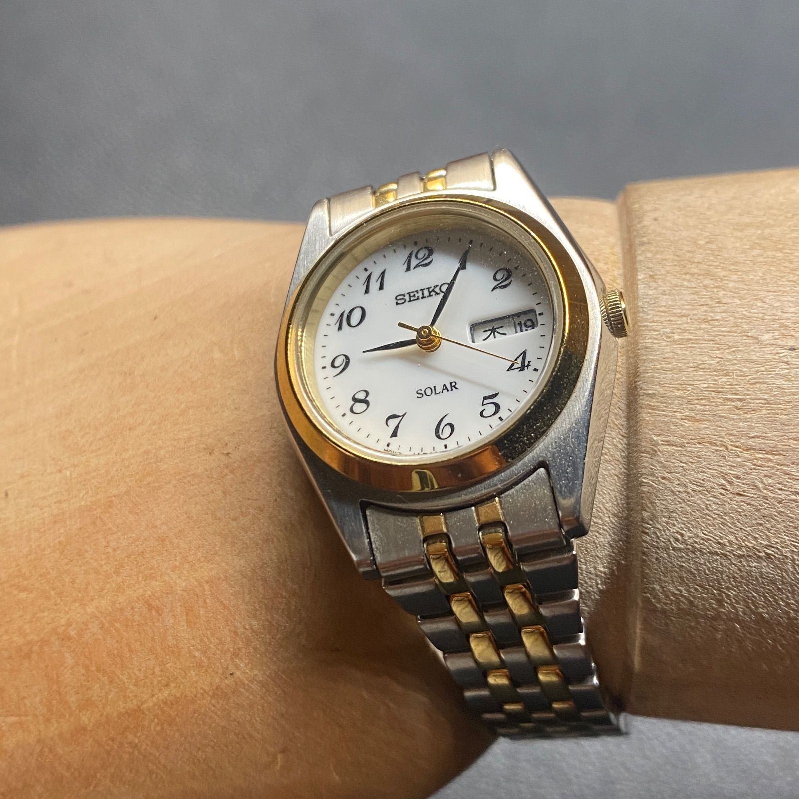 SEIKO アナログクォーツソーラー 腕時計 セイコー SEIKO SOLAR V138-0AA0 ソーラー アナログ レディース 腕時計