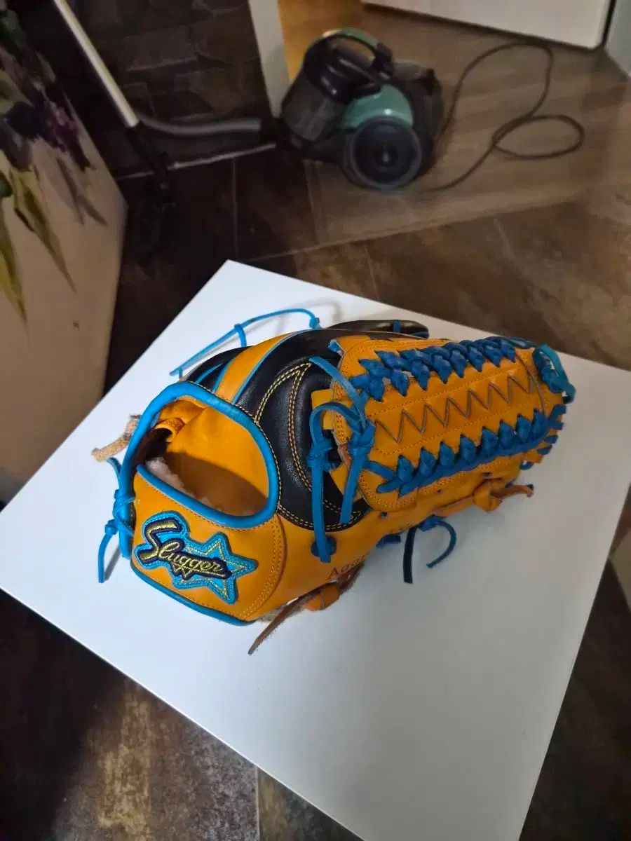 久保田スラッガー 内野グローブ 金 慧成₍キム ヘソン モデル 元価 75万円です