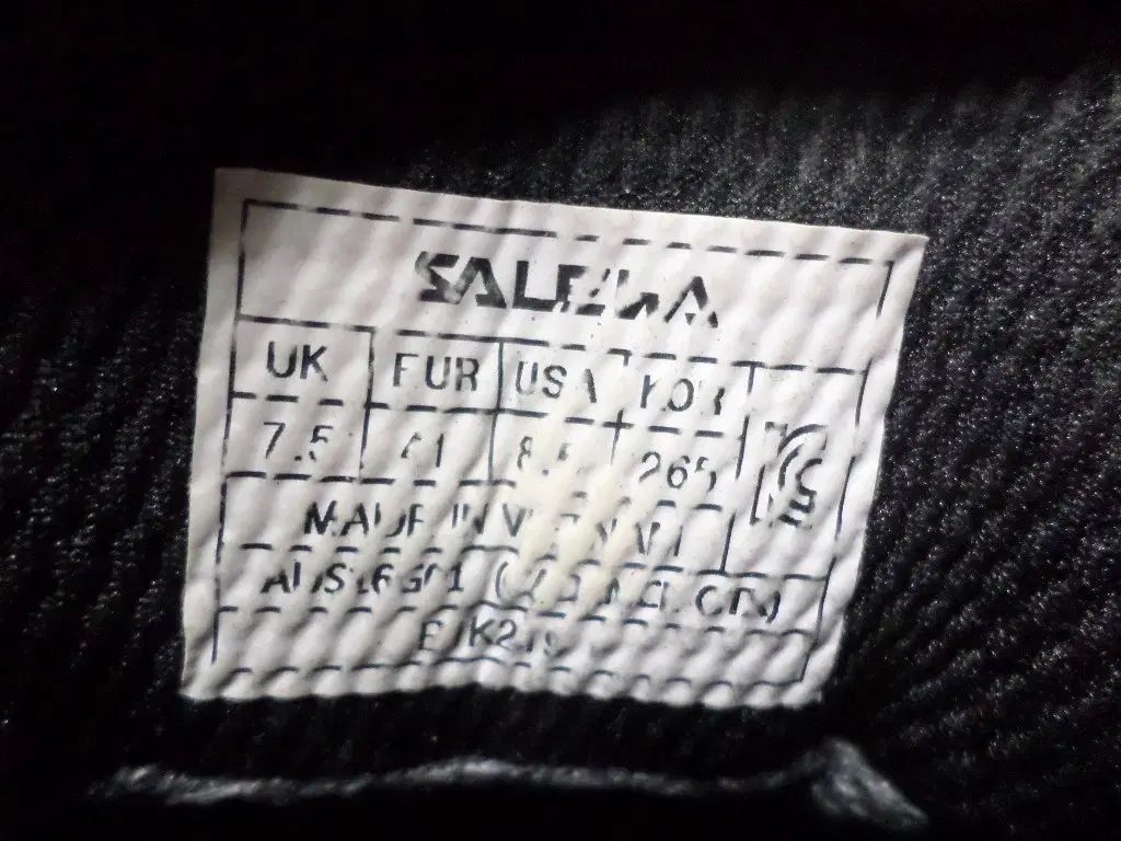 トレッキングシューズ