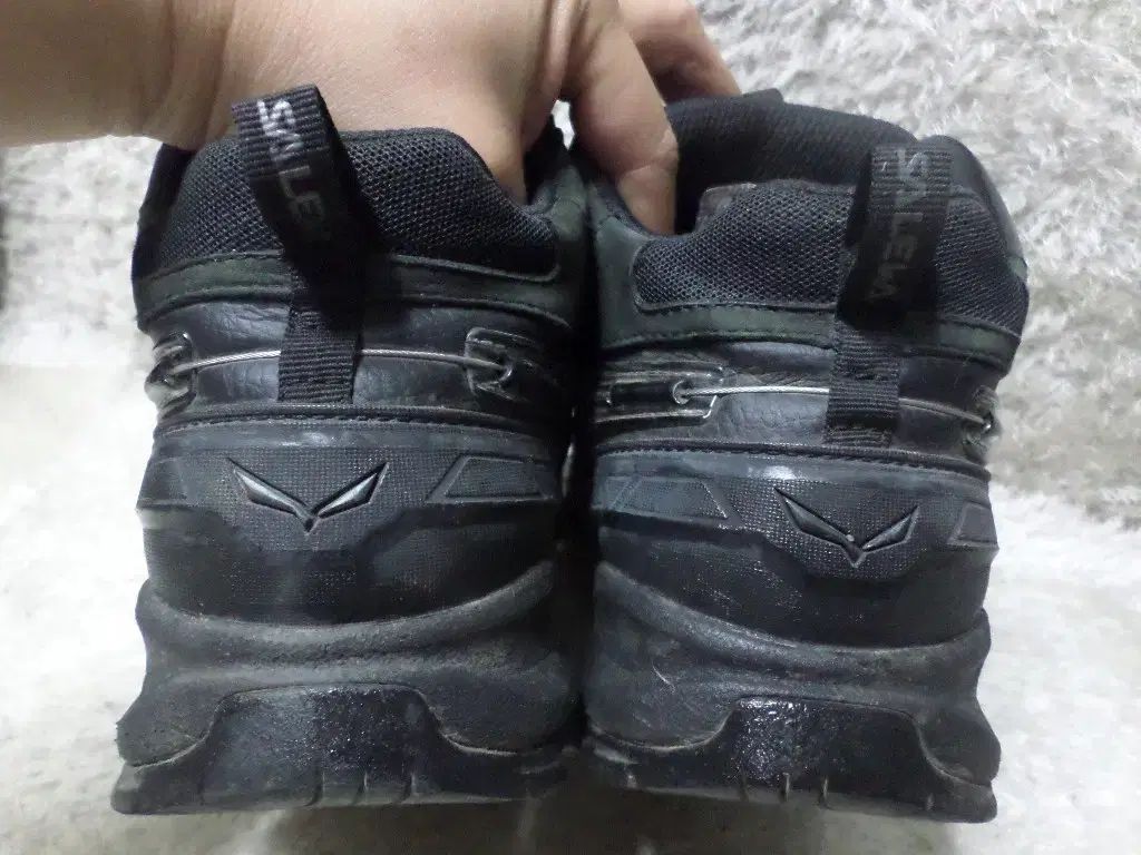 トレッキングシューズ