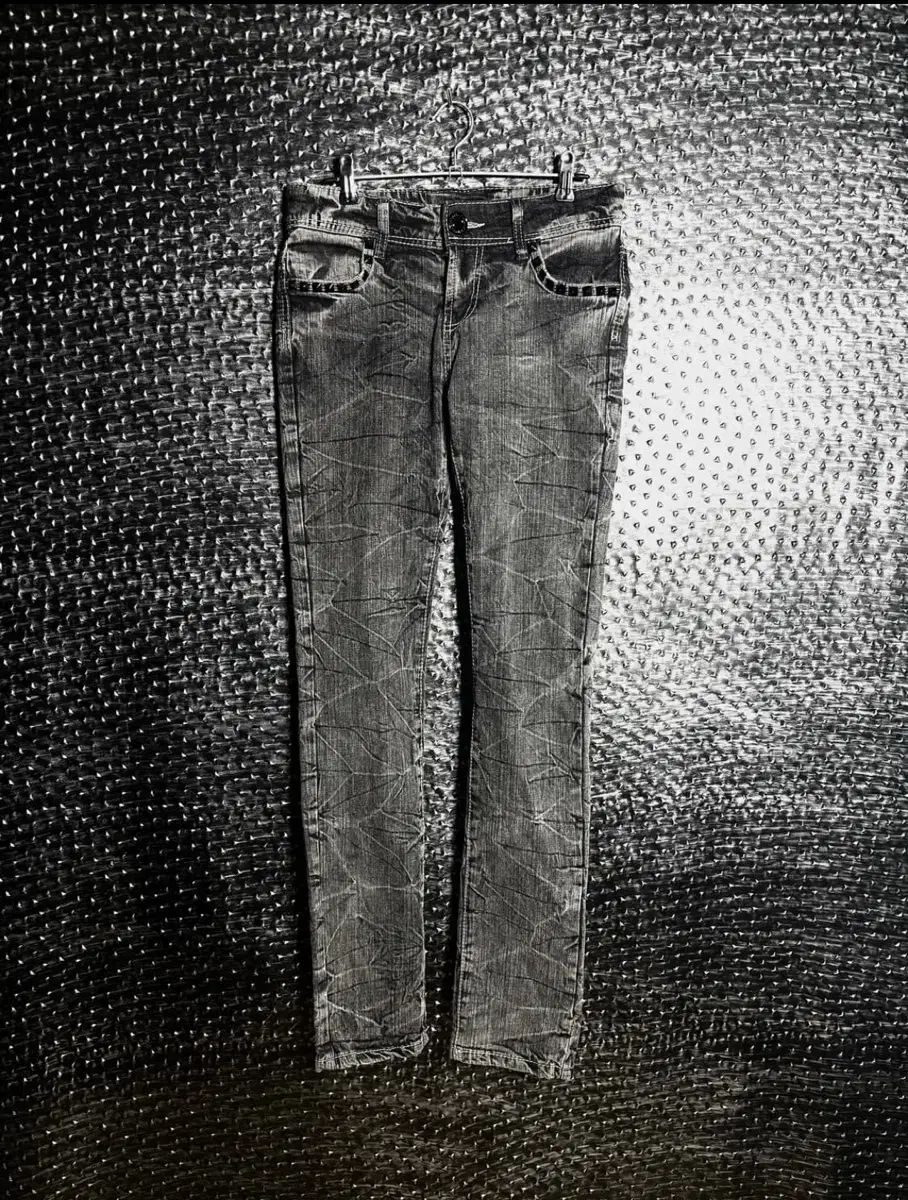 グレーウォッシュ スタッズ スリム ジーン