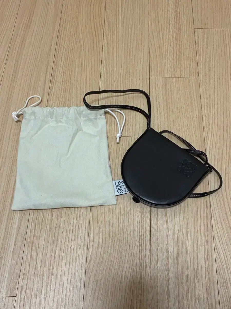 ロエベ ヒール ポーチ ミニ ブラック