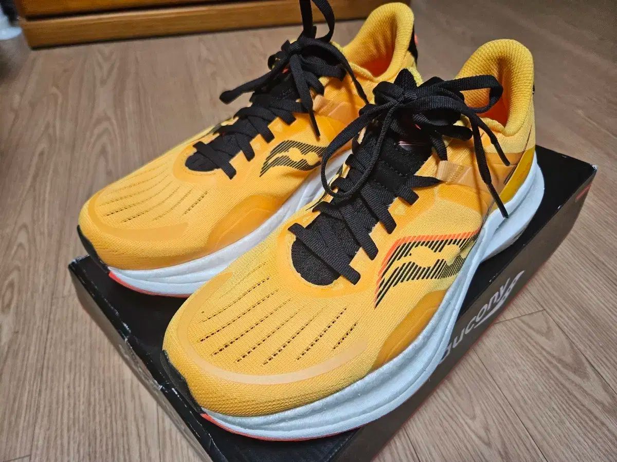 Saucony サッカニー テンパス 275 状態 傷なし ランニングシューズ