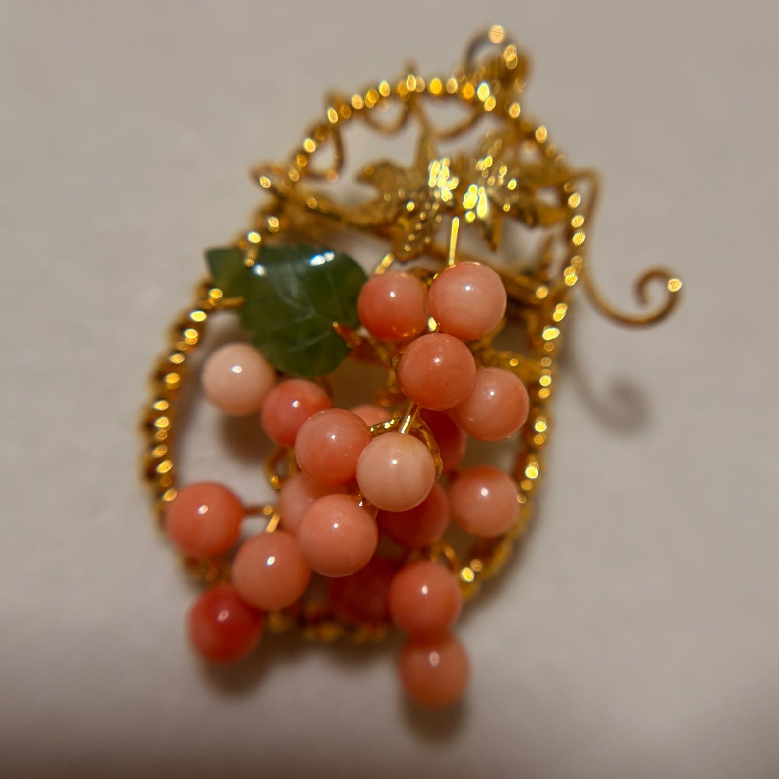 天然石 翡翠 サンゴ ブローチ ペンダント - メルカリ