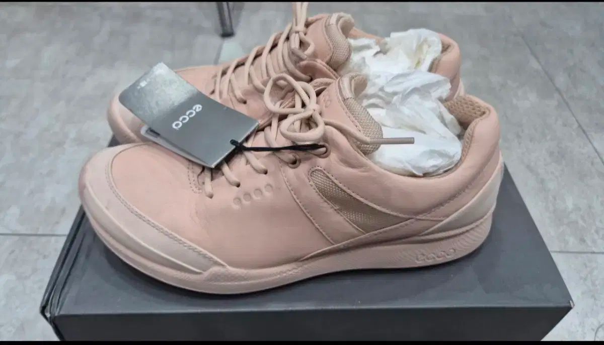 エコー ECCO ピンク スニーカー