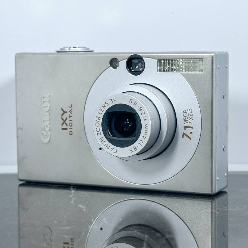 Canon IXY DIGITAL 10 シルバー ホワイト コンデジ デジカメ 710万画素 光学3倍ズーム スリムボディ 動作 済み