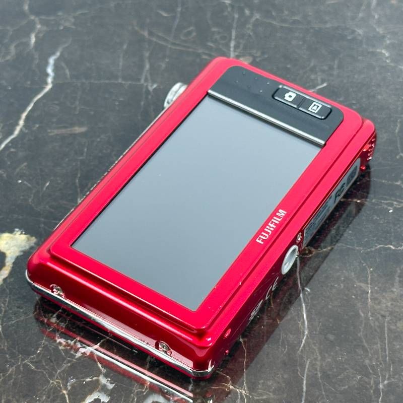 レッド コンデジ