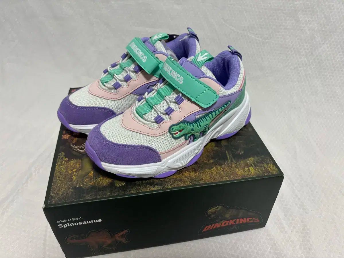 新品 ダイノキングズ 光るキッズスニーカー 220mm セール