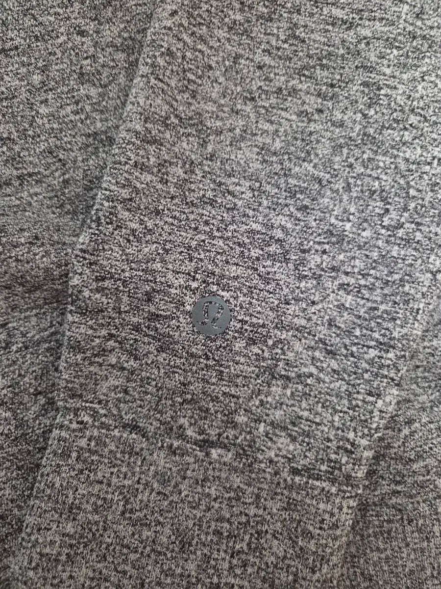 lululemon エンジニアードガーメンツ ワーム クルーネック L