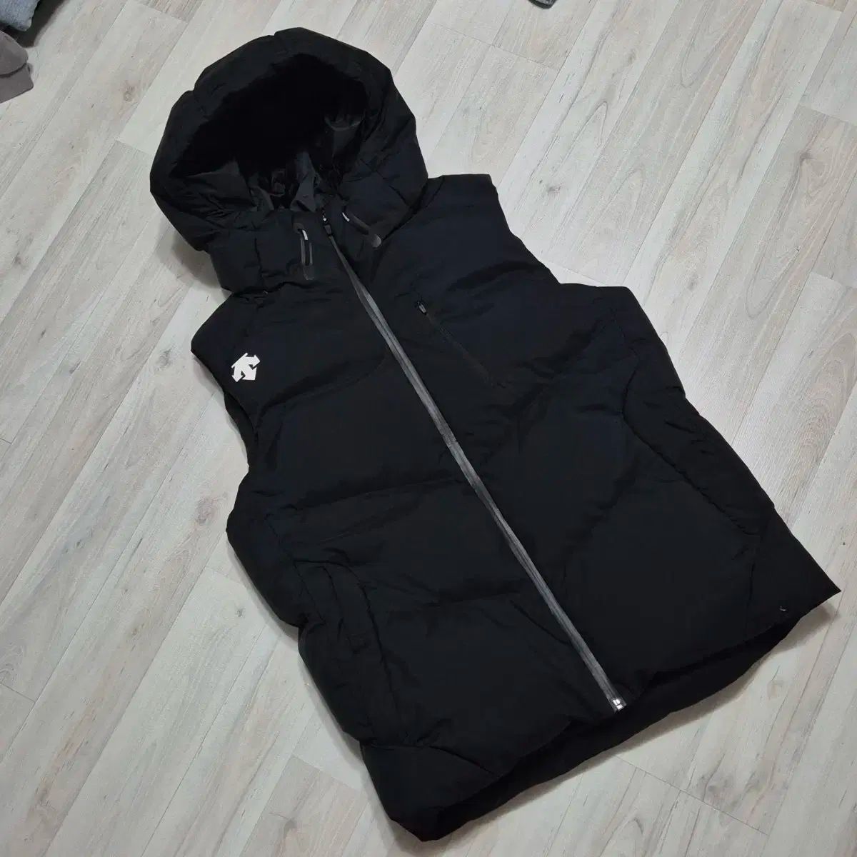 デサント ライト トレーナー ブラック フード ダウン ベスト