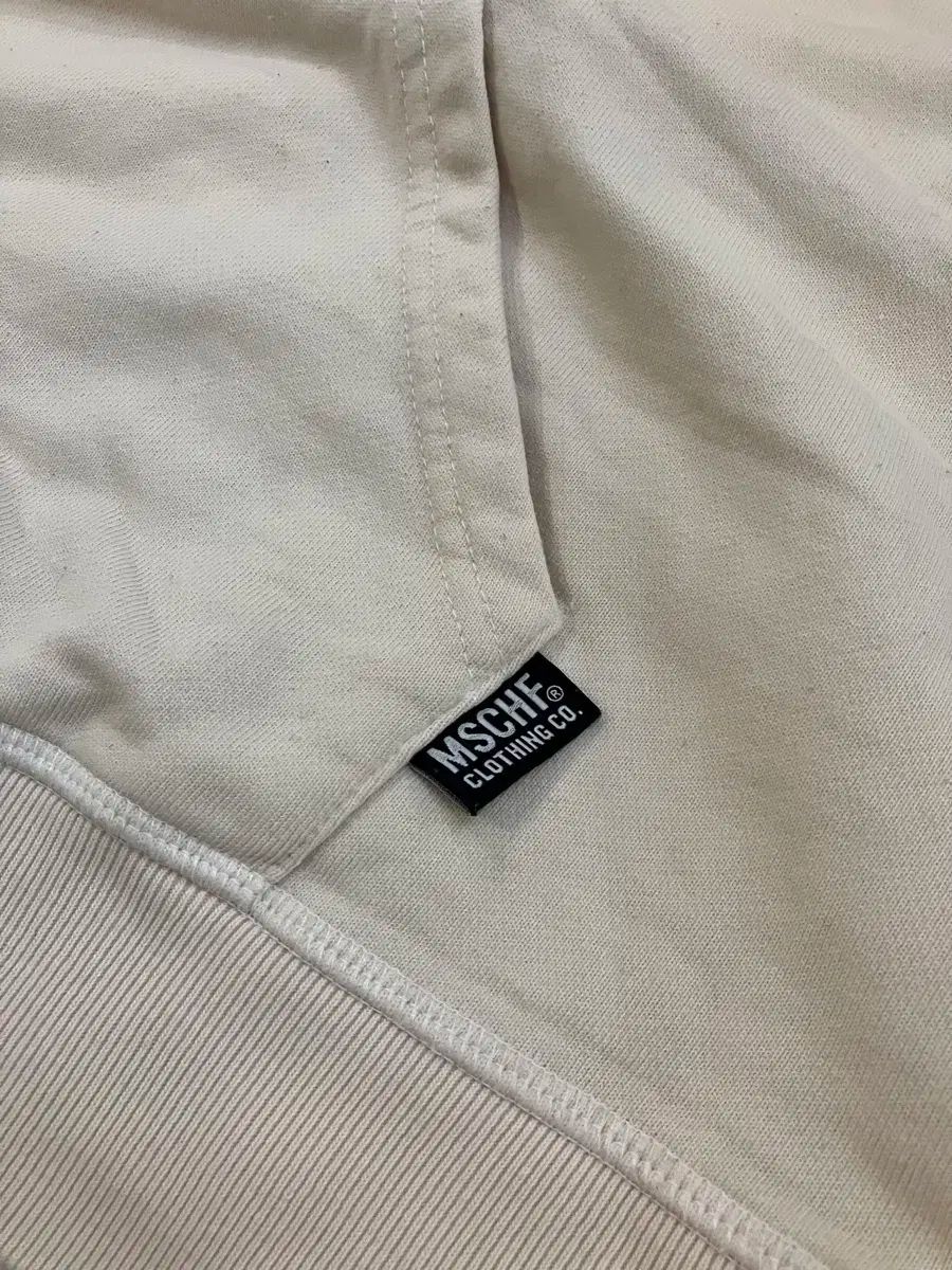 ミスチーフ ビックロゴ フーディー アイボリー