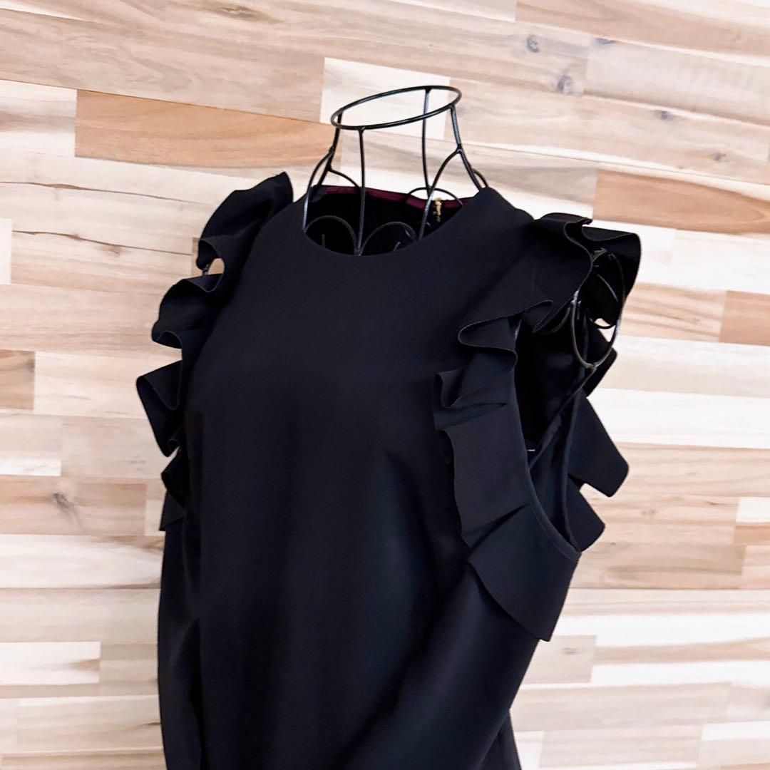 テッドベーカー フリル オープンショルダー ドレス ワンピース 黒ブラック×金ゴールド バックジップ クルーネック 長袖