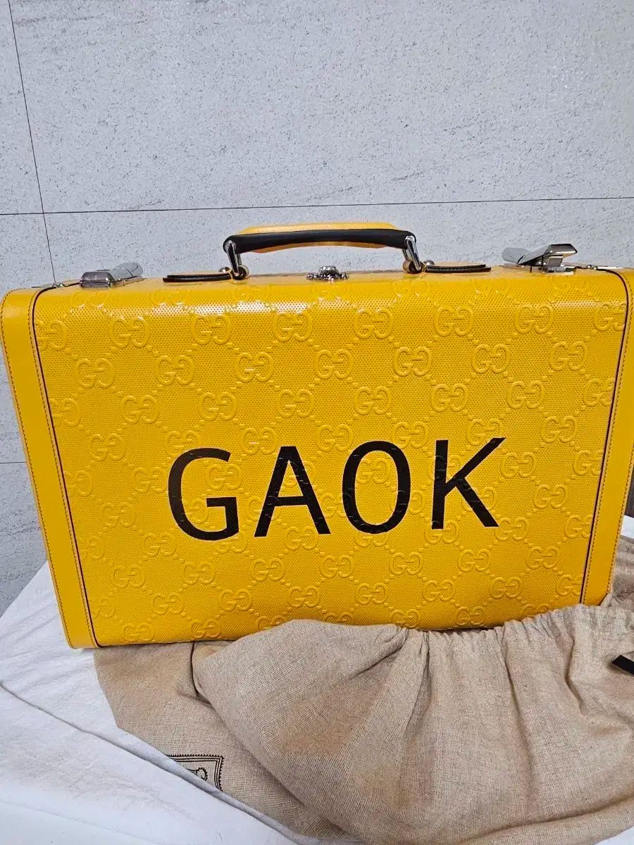 グッチ GAOK エンボス ブリーフケース イエロー
