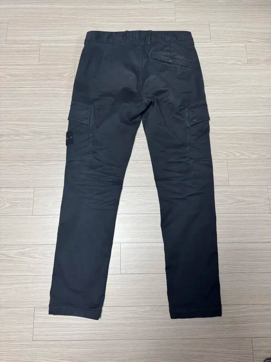30 ストーンアイランド カーゴパンツ