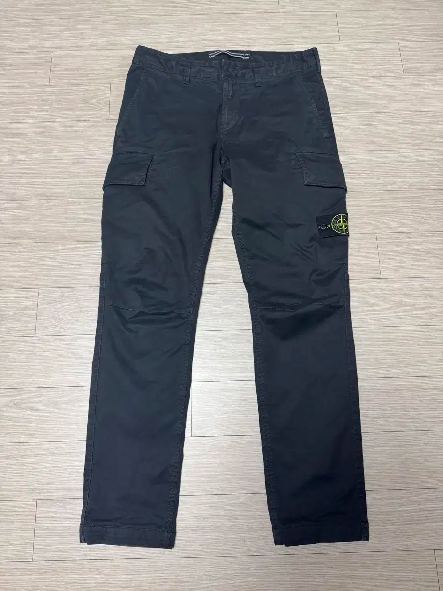 30 ストーンアイランド カーゴパンツ