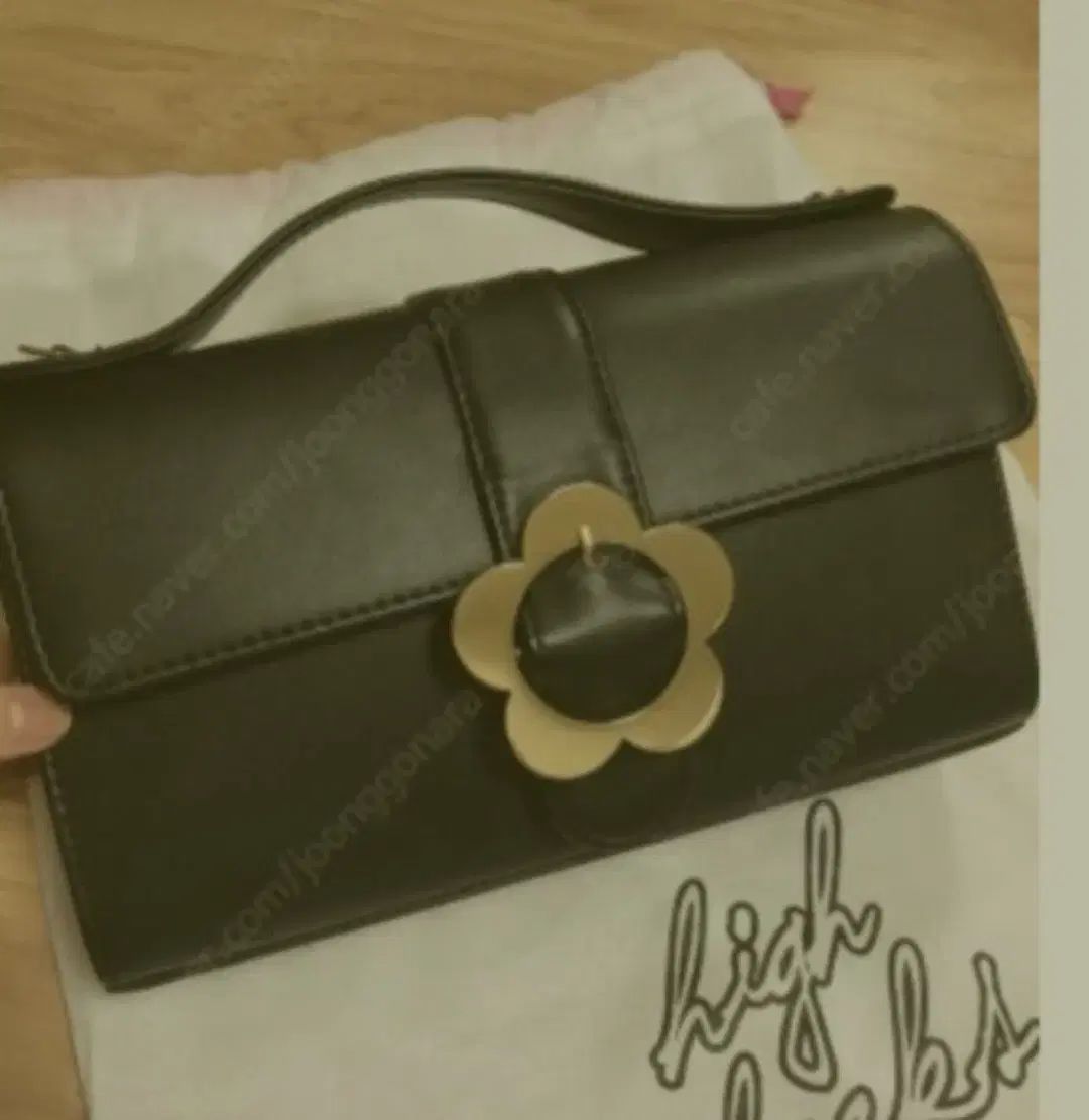 ストラップ含む