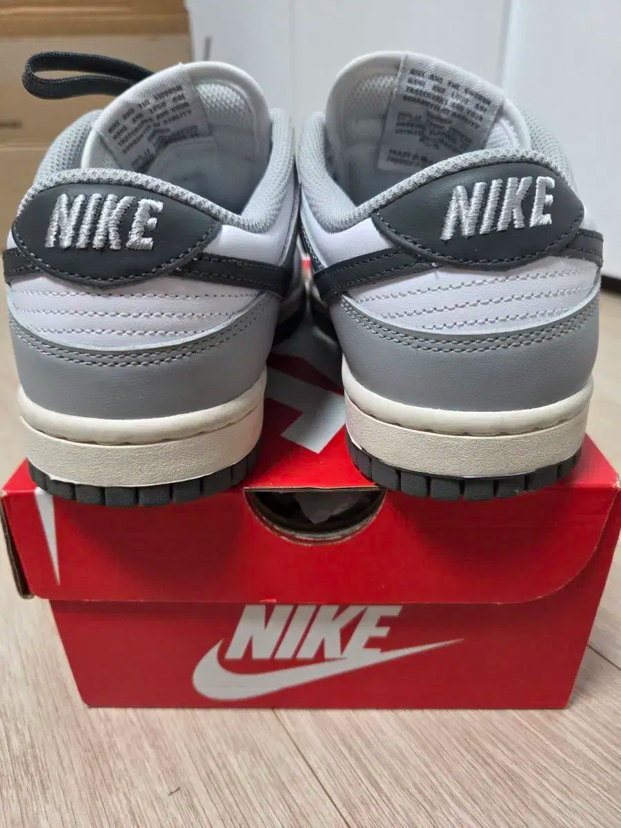 ダンクロー スモークグレー